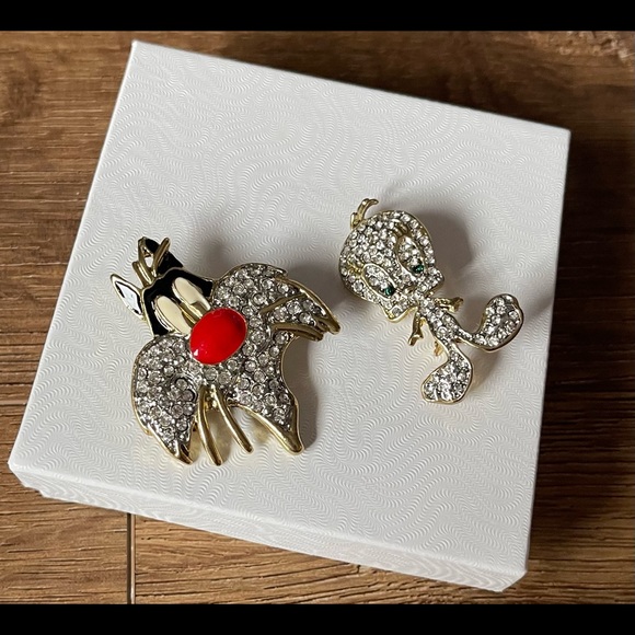 VINTAGE Rhinestone BROOCHES-Tweety Bird & Sylvester - Picture 1 of 11